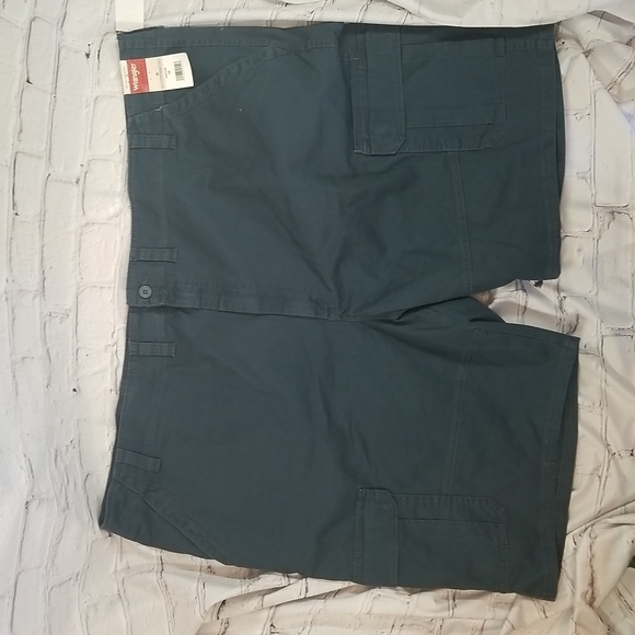NWT Wrangler men's cargo shorts - Picture 1 of 6
